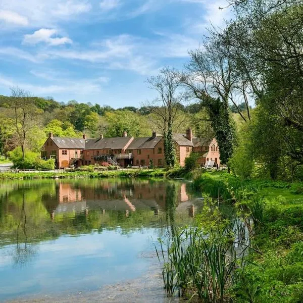 Travel Fox Cottages- Swimming Lake, BBQ Hut, Games Area - Alton Towers，位于Froghall的酒店