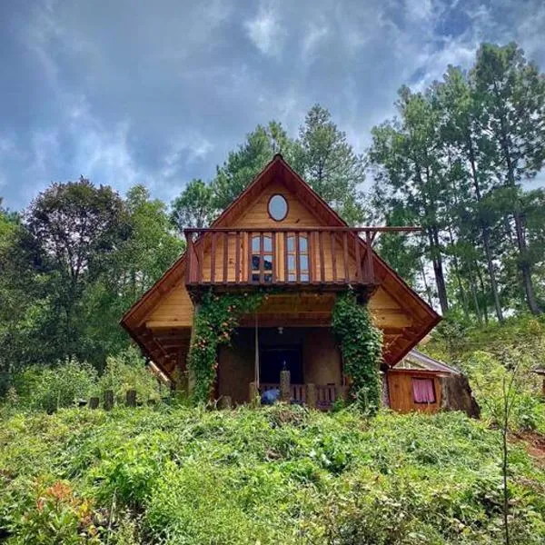 Cabaña en el bosque y cerca al río Starlink，位于San Mateo Río Hondo的酒店