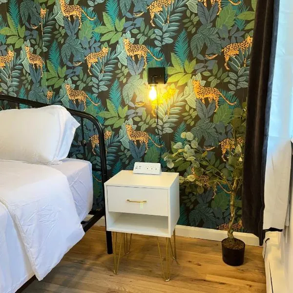 Luxury Boutique Home - 5 Beds 2 Baths 25 minutes to NYC，位于泽西市的酒店