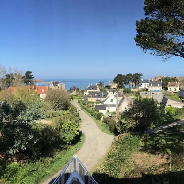 Bel appartement vue sur mer à Primel Trégastel，位于普卢加斯努的酒店