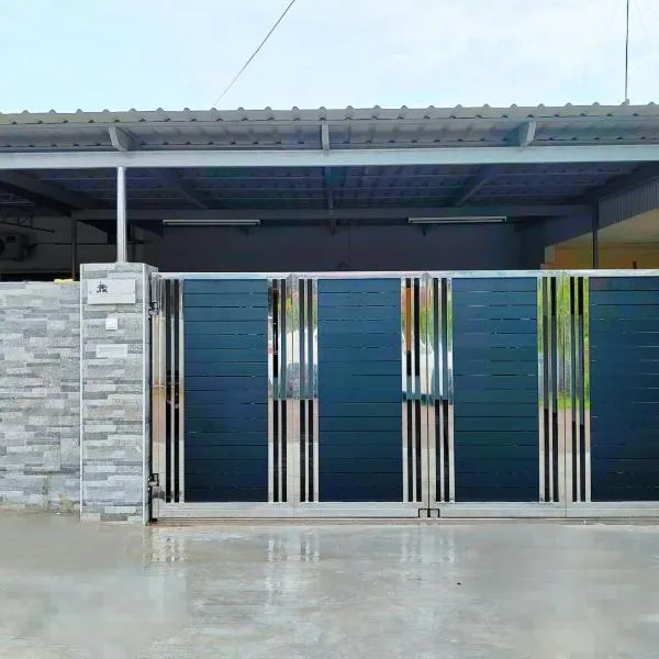 Green Homestay 3 Rooms & 3 Bathrooms，位于居銮的酒店