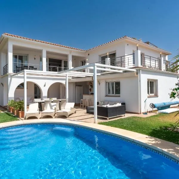 Spacious 3BR Villa with Pool and Sea Views - Hosted by Lapponia Properties，位于福恩吉罗拉的酒店