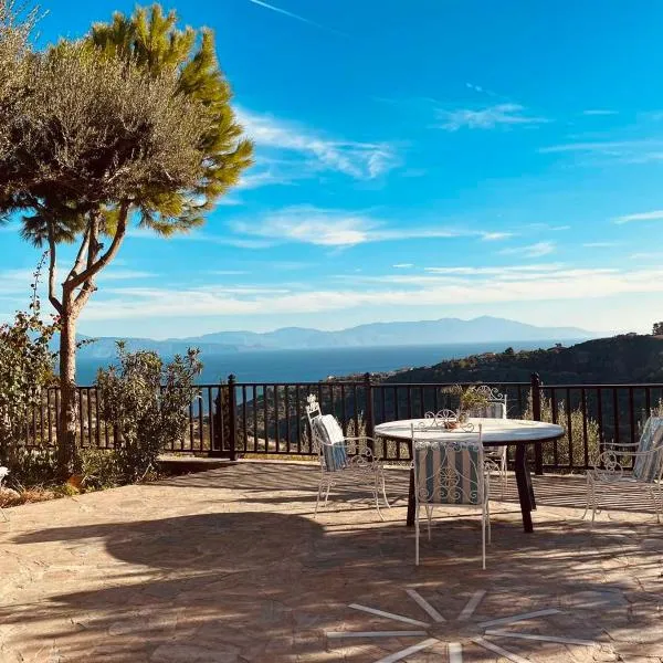 Peloponnese Hideout - White House with Sea View，位于阿克拉塔的酒店