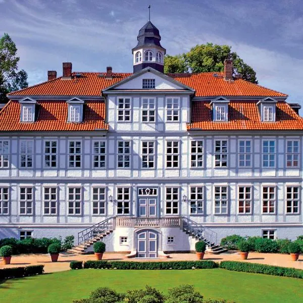 Schloss Lüdersburg Golf & Spa，位于阿登多夫的酒店