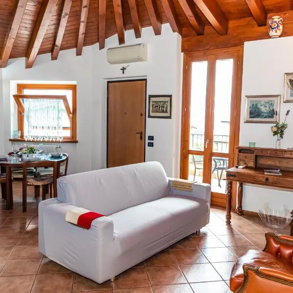 Casa di Argo Vista Lago，位于帕拉蒂科的酒店