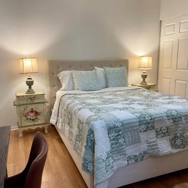 Varena Condo，位于查尔斯湖的酒店