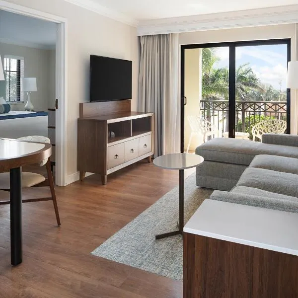 The Atlantic Suites on the Ave，位于德尔雷比奇的酒店