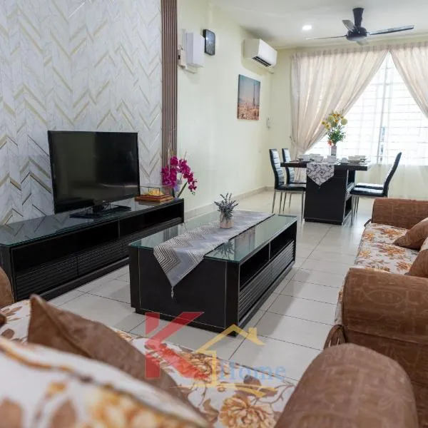 K Home - Cozy 3-Storey Landed 5R4B-16 Pax- 5mins City Centre & IMAGOMALL，位于哥打京那巴鲁的酒店