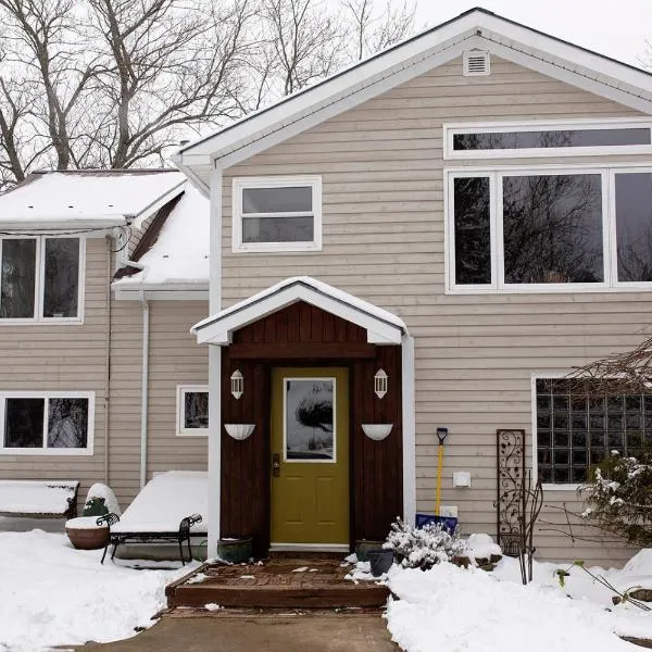 Rustic Farmhouse in Gaspereau Valley Wine Country!，位于沃尔夫维尔的酒店