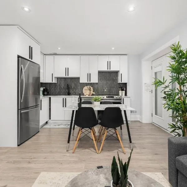 Cozy Modern Custom Built-Free Pkg-Game Room-Heated Floors，位于多伦多的酒店