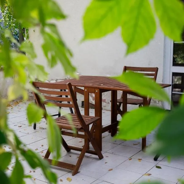 Green Terrace 10min from TERMAL BATH，位于科马罗姆的酒店