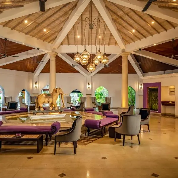 Tangerine Beach Hotel，位于卡卢特勒的酒店