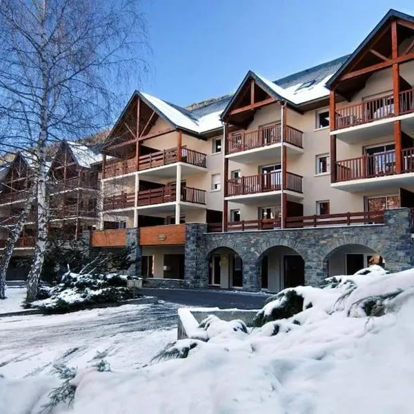 St Lary centre 4 à 6 personnes piscine vue montagne，位于圣拉里苏朗的酒店