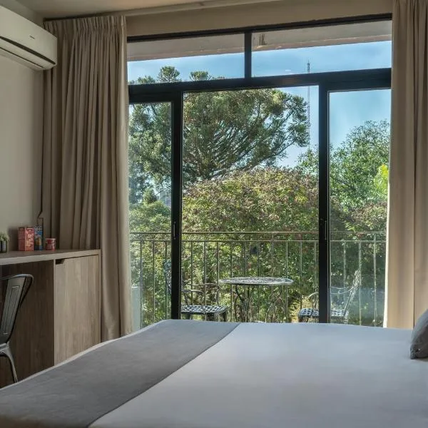 HOTEL CITY，位于波萨达斯的酒店
