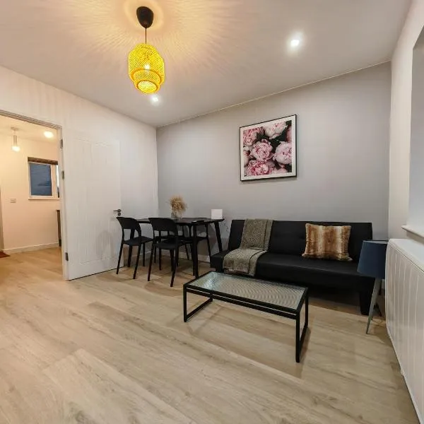 2 Bedroom Cotswold Bungalow，位于科姆堡的酒店