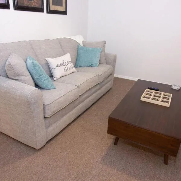 Cozy Retreat Near Ft Wood!，位于Waynesville的酒店
