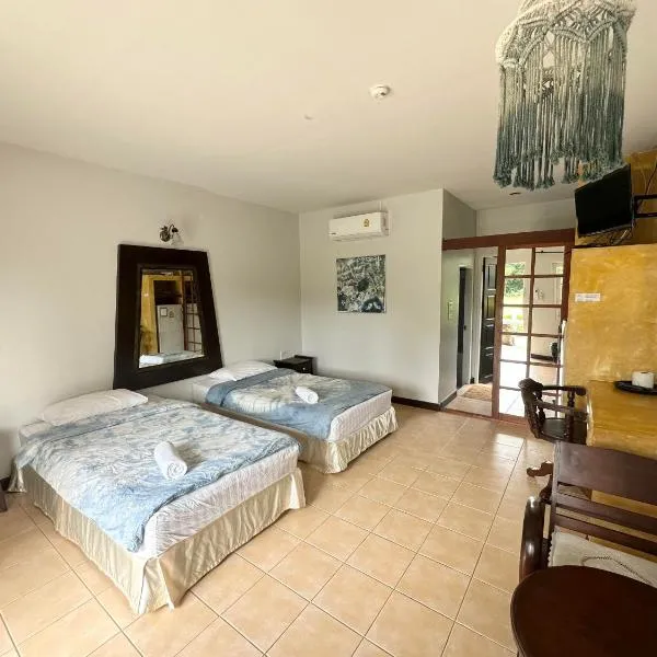 โรงแรมนาขา ชาเลท์ รีสอร์ท จังหวัดตรัง Naka Chalet Resort Trang，位于董里的酒店