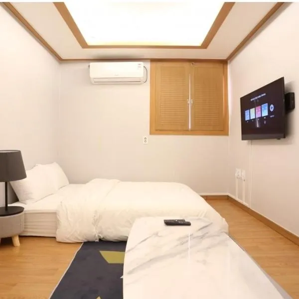 신림 유호텔 Seoul Sillim U Hotel - 고양이와 보드게임이 있는 힐링 숙소，位于首尔的酒店