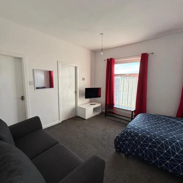 New 2 bedroom Apartment in Greater Manchester，位于阿什顿下安林恩的酒店