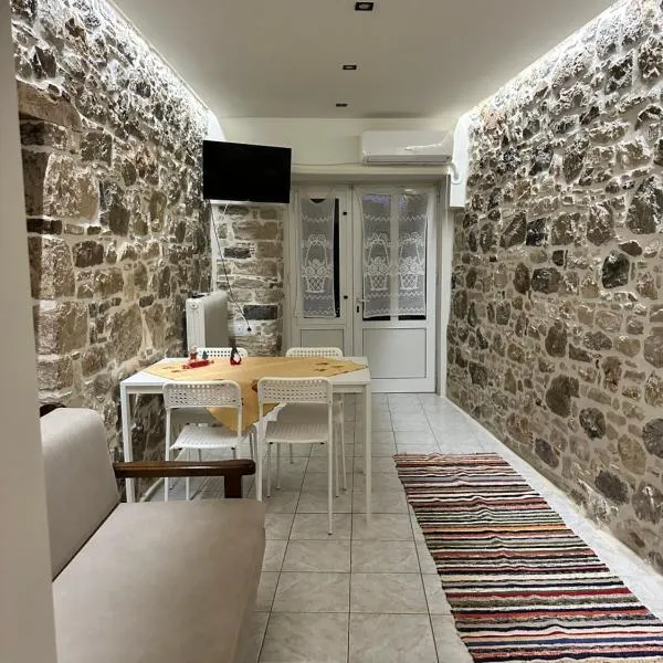 Davelis House，位于Agios Vlasios的酒店