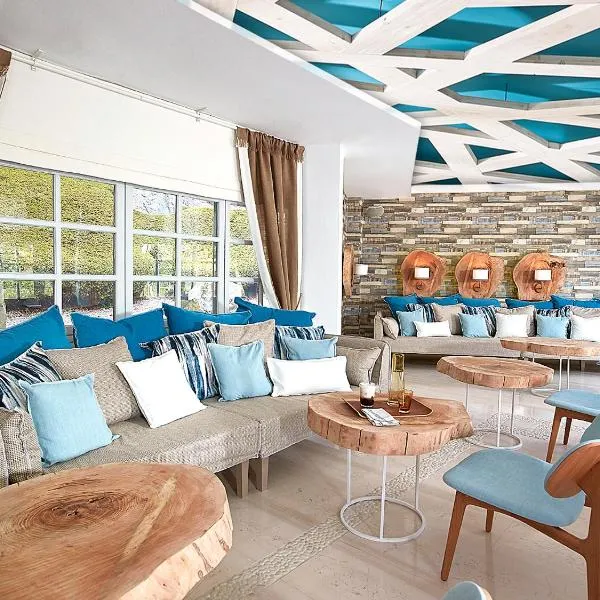 Kythnos Bay Hotel，位于卢特拉的酒店