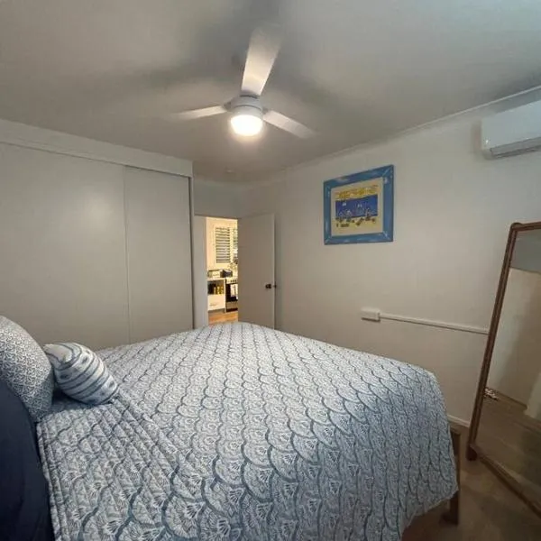 Tropical Ground-Floor Retreat Cairns，位于Cairns North的酒店
