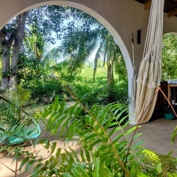 Casa pájaros- Habitacion Quetzal，位于特隆戈内斯的酒店