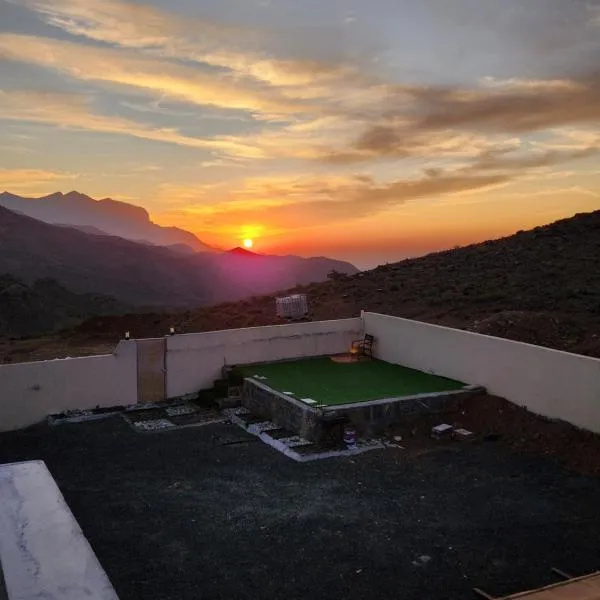 Sunset view hill jabal shams，位于Misfāh的酒店