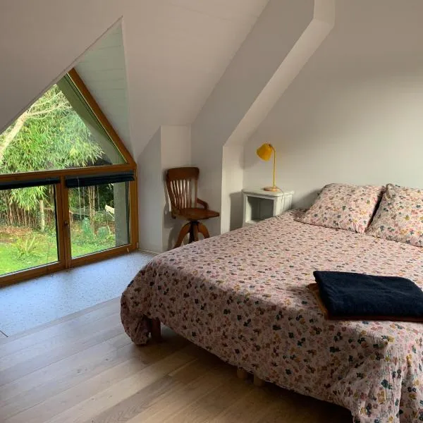 Chez Cedric & Emmanuelle，位于Plonéour-Lanvern的酒店