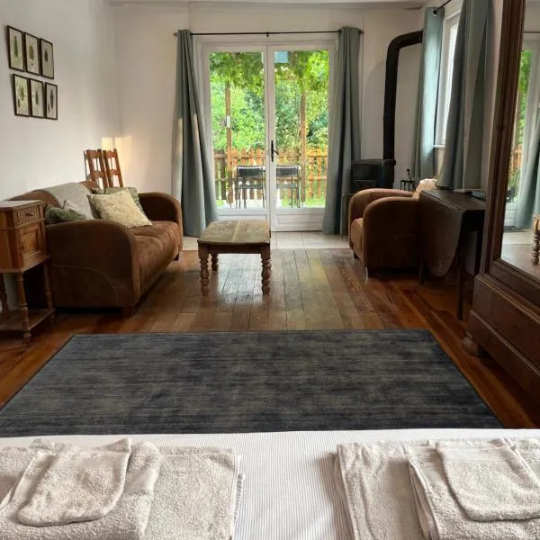 Le Petit Verger Gîte，位于Bonnes的酒店