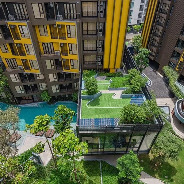 The Base Central Phuket，位于普吉镇的酒店