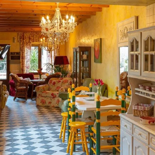 Beautiful Alamedas - Una Casa Rural con una Historia Única，位于Castronuño的酒店