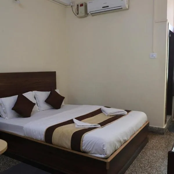 Hotel Embassy，位于迪布鲁加尔的酒店