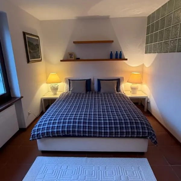 2 bedroom apt near Como lake，位于Morbio Inferiore的酒店