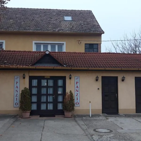 Zeke Szálláshely，位于瓦茨的酒店
