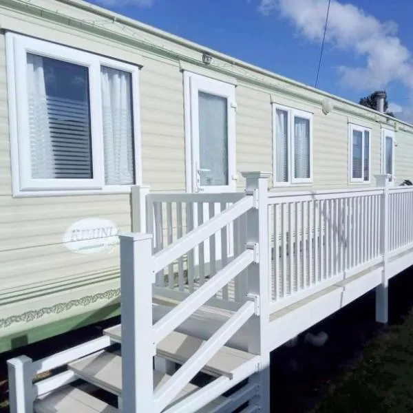 Cosy Cove Caravan，位于查珀尔圣伦纳兹的酒店