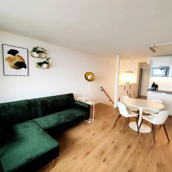 2-Zimmer Wohnung, Pools, Sauna und Balkon，位于圣恩吉玛的酒店