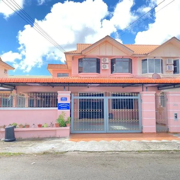 Indah Jaya Homestay，位于山打根的酒店