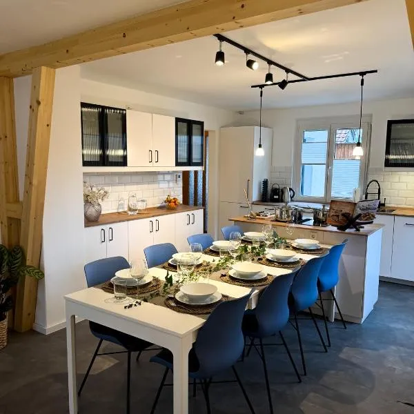 Modernes Ferienhaus mit Kochinsel, Garten, 2 Parkplätze inkl, 4-8 Pers，位于伯布林根的酒店