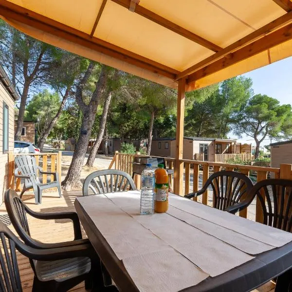 MOBIL HOME Neuf FRONT DE MER TOUT CONFORT 5 LITS 6 personnes CARRY LE ROUET，位于卡里勒鲁埃的酒店