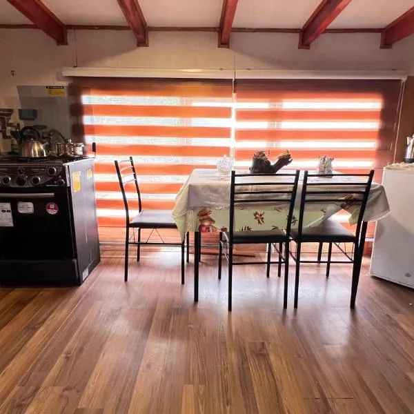 Small Apartment，位于延基韦的酒店
