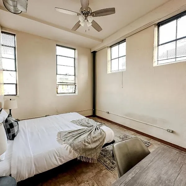 Sleepover 2BD 1BA Condos Downtown Springfield，位于斯普林菲尔德的酒店