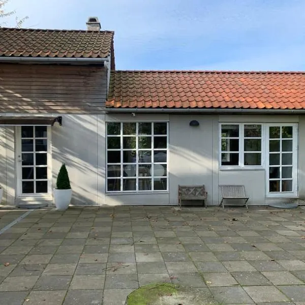 Modern 2 bedroom cottage close to airport and town - sleeps 8，位于哥本哈根的酒店
