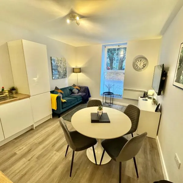 Two Bedroom Apartment - Heart of Bournemouth - Free Parking - Sleeps 6 - Close to Town and Beach，位于伯恩茅斯的酒店