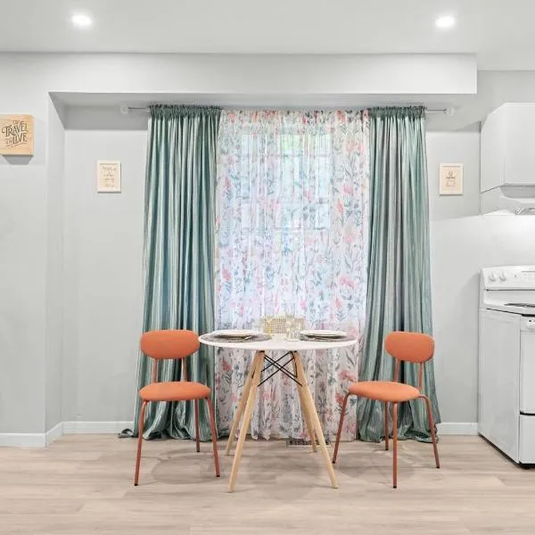 Private Cozy Room with Free Parking，位于多伦多的酒店