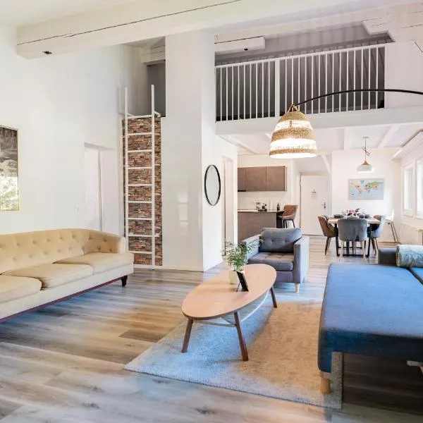Unique Penthouse with Gallery and Mountain View，位于坎德施泰格的酒店