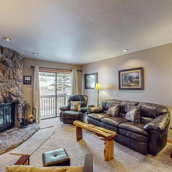 Whispering Pines，位于杜兰戈山度假胜地的酒店