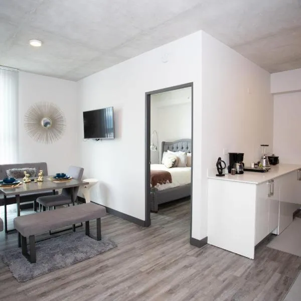 Gold Rabbit at 26, City Views and Wonderland Vibes!，位于Hatillo的酒店