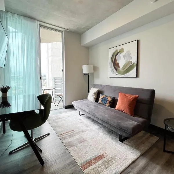 Serenity at 12, City Views and Wonderland Vibes!，位于Hatillo的酒店