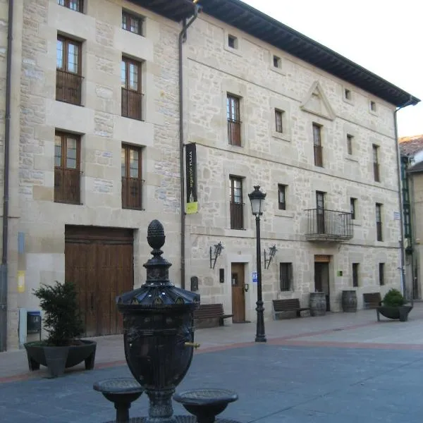 阿干宗广场酒店，位于Santa Gadea del Cid的酒店